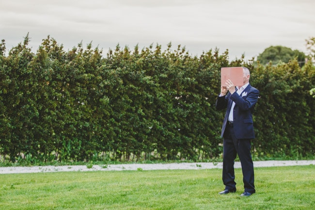amici fotografano matrimonio